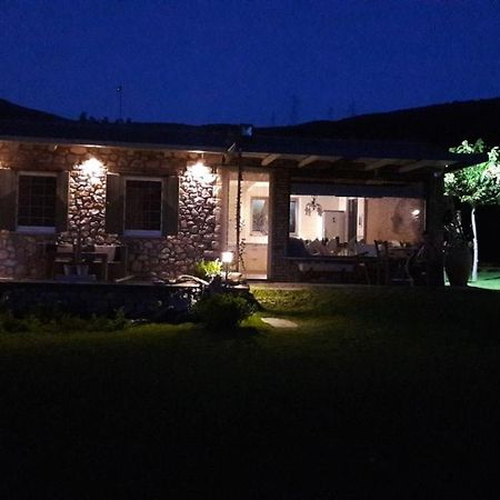 Klovino Beach House Douvia Bagian luar foto