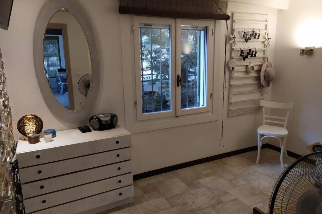 Klovino Beach House Douvia Bagian luar foto
