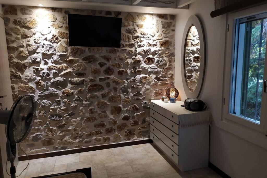 Klovino Beach House Douvia Bagian luar foto