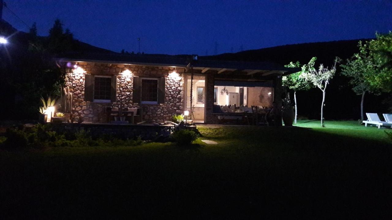 Klovino Beach House Douvia Bagian luar foto