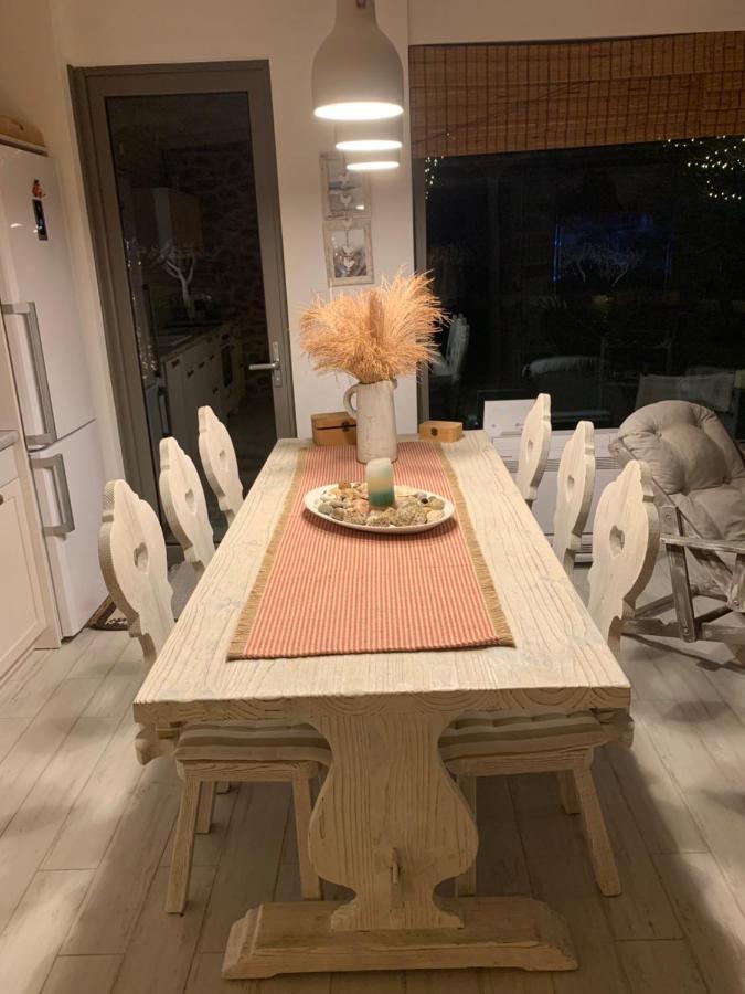 Klovino Beach House Douvia Bagian luar foto
