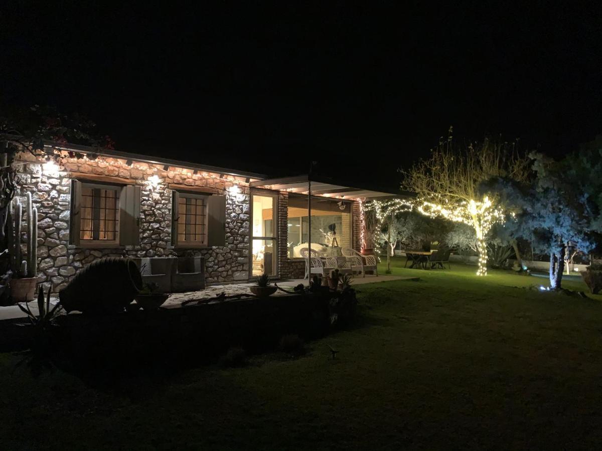 Klovino Beach House Douvia Bagian luar foto